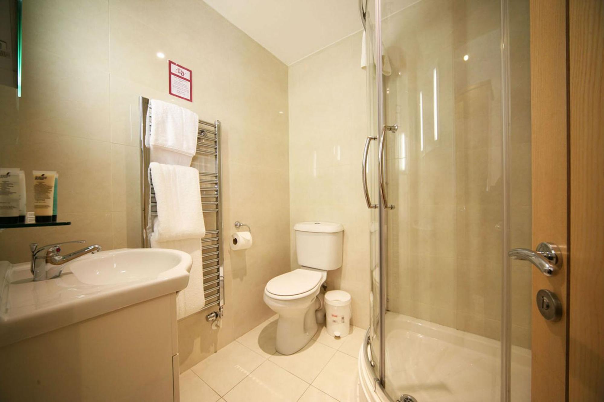 The Dewdrop Inn Bransford Room photo